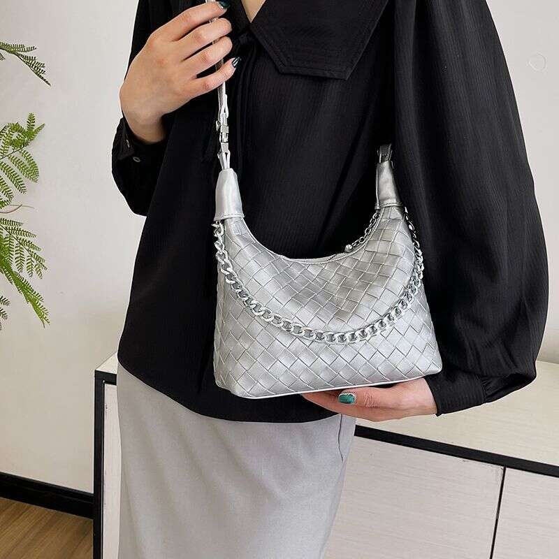 Small trendy underarm for women 2025 new fashion chain bag simple and versatile handbag single shoulder crossbody bag