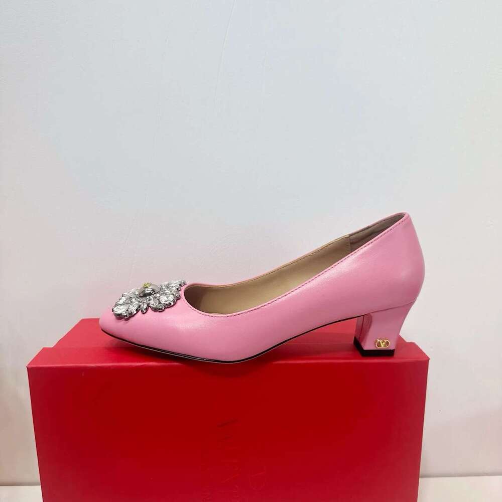 New Women Size35-42 Genuine Leather Pumps Med Heels Crystals Square Toes Solid Colors Designer Shoes Zapatillas De Mujer