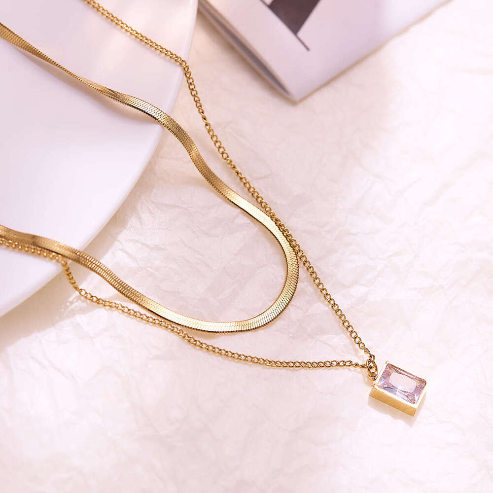 Designer jewelry luxury necklace 18K gold double-layer titanium steel lock chain women's retro high-end feeling blade chain zircon crystal pendan