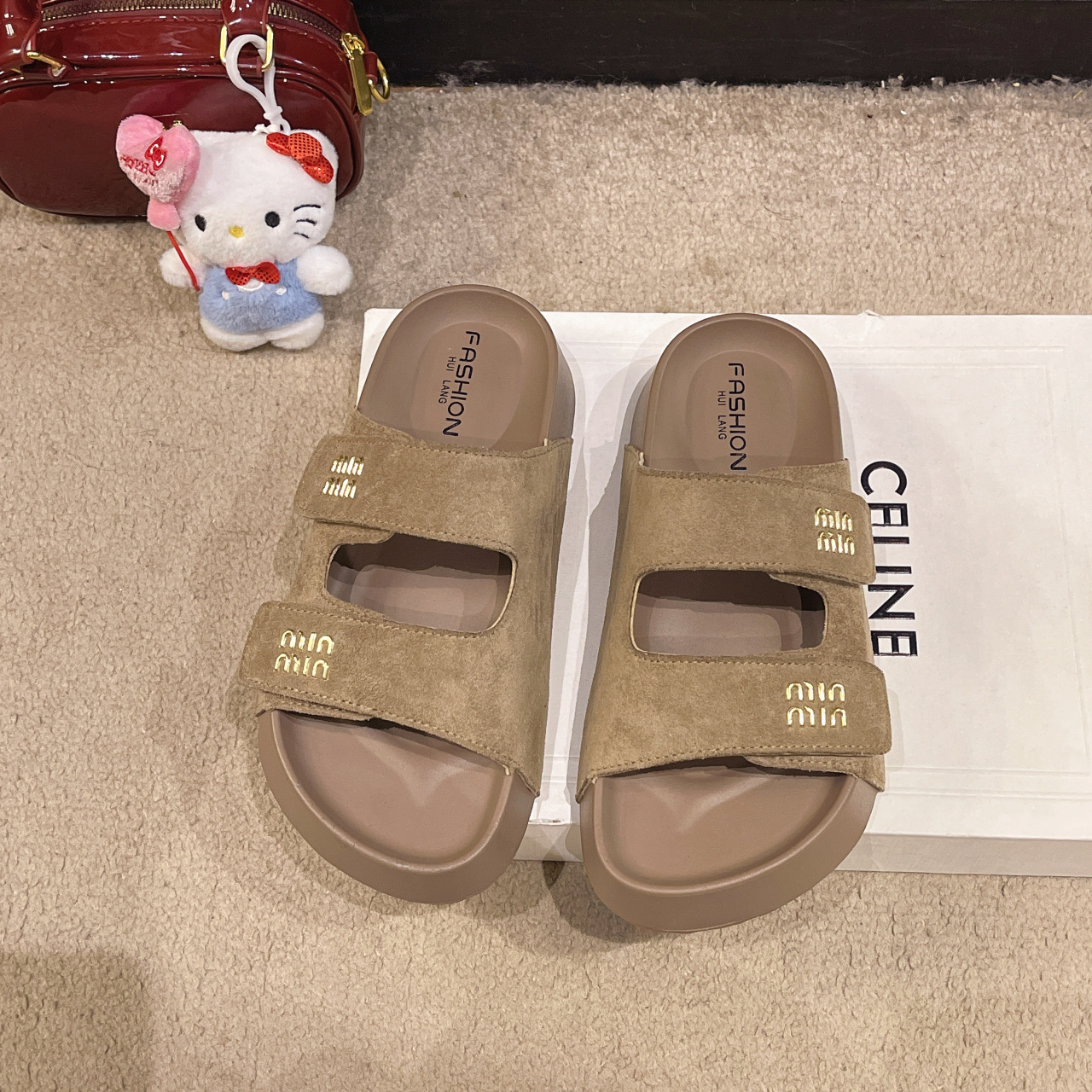Free delivery designer women's sandals 2025, retro thick-soled slippers, high appearance level, one-foot anti-slip lazy beach sandals