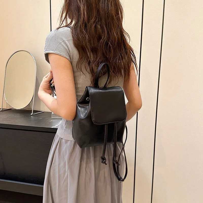 Fashionable Large Capacity Backpack for Women 2025 Winter New Simple and Casual Backpack Fashion Womens Backpack Z250512