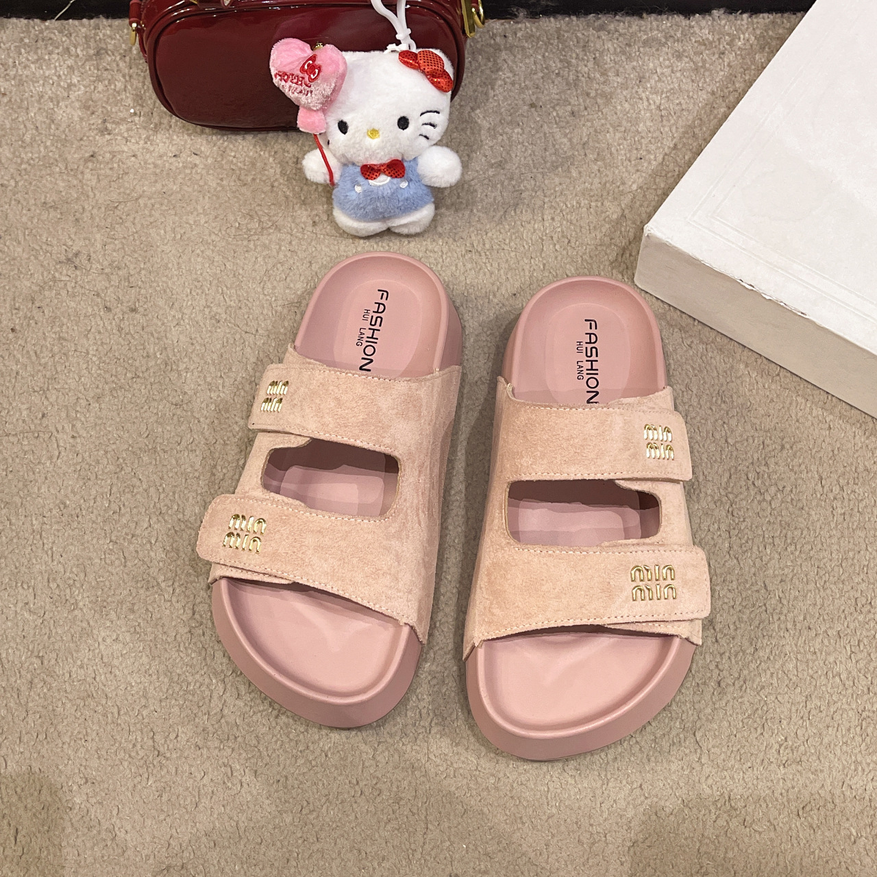 Free delivery designer women's sandals 2025, retro thick-soled slippers, high appearance level, one-foot anti-slip lazy beach sandals