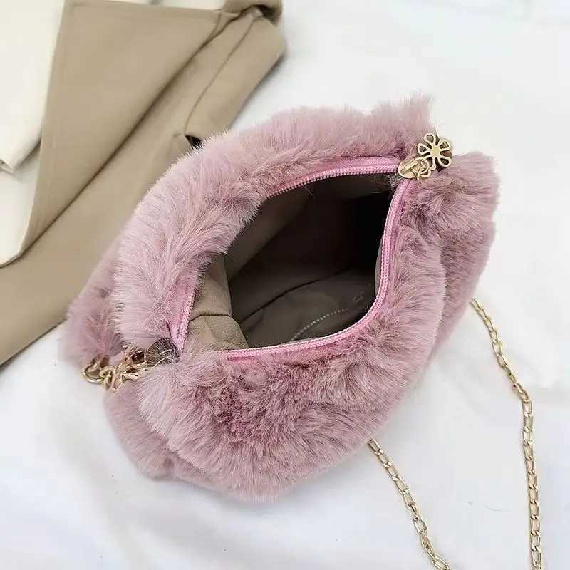 Winter Plush Tote Handbag Versatile Fluffy Shoulder Bag Soft Cute Chain Crossbody Bag Fashion Women s Small Square Handbag Z250512