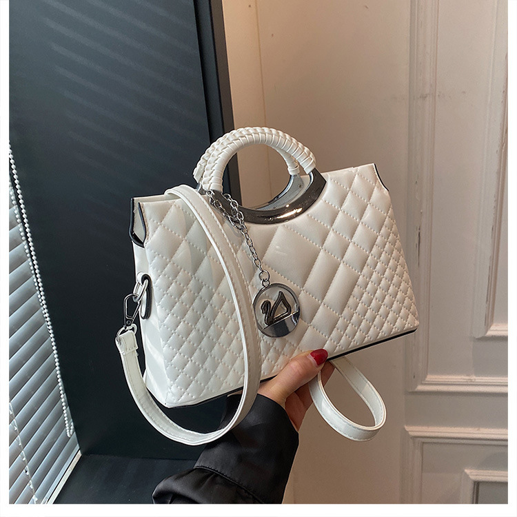 Trendy Multi-Pocket Woven Shoulder Bag - Premium Textured Minimalist Purse for Women, Fashionable Evening Party Clutch & Casual Crossbody Bag with Fre