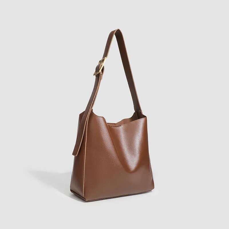New retro high-end hand-held bucket with soft leather, large capacity, simple single shoulder crossbody bag