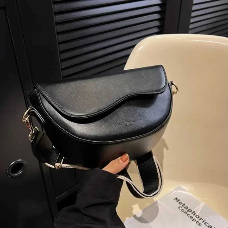 Women Vintage Solid Color Flap Small Saddle Shoulder Underarm Bag Fashion PU Leather Wide Strap Crossbody Bag Z250512