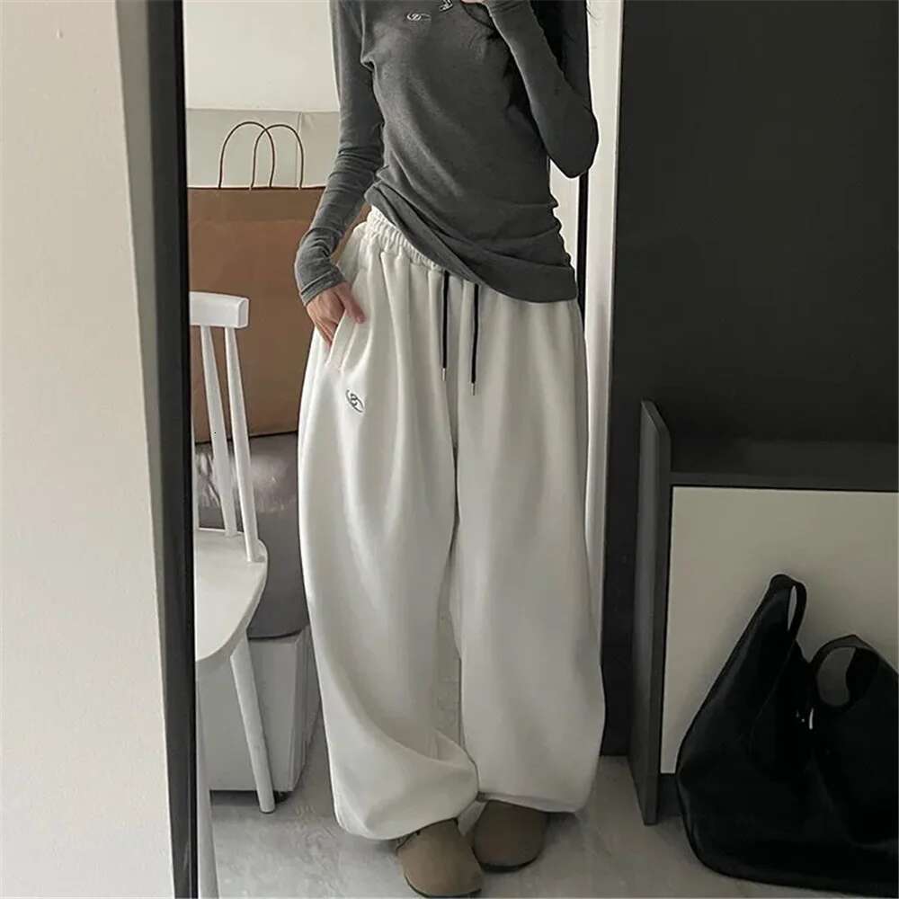 Gray Oversize Style Loose Sweatpants Women Haruku Korean Fashion Sport Pants Embroidery Y2k Vintage Baggy Trousers Aesthetic