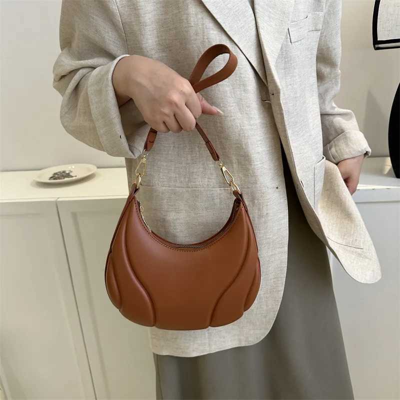 Solid Color Saddle Bag High Quality Leather Shoulder Bags for Women Y2K Simple Ladies Crossbody Bag Designer Hobos Handbag Z250512