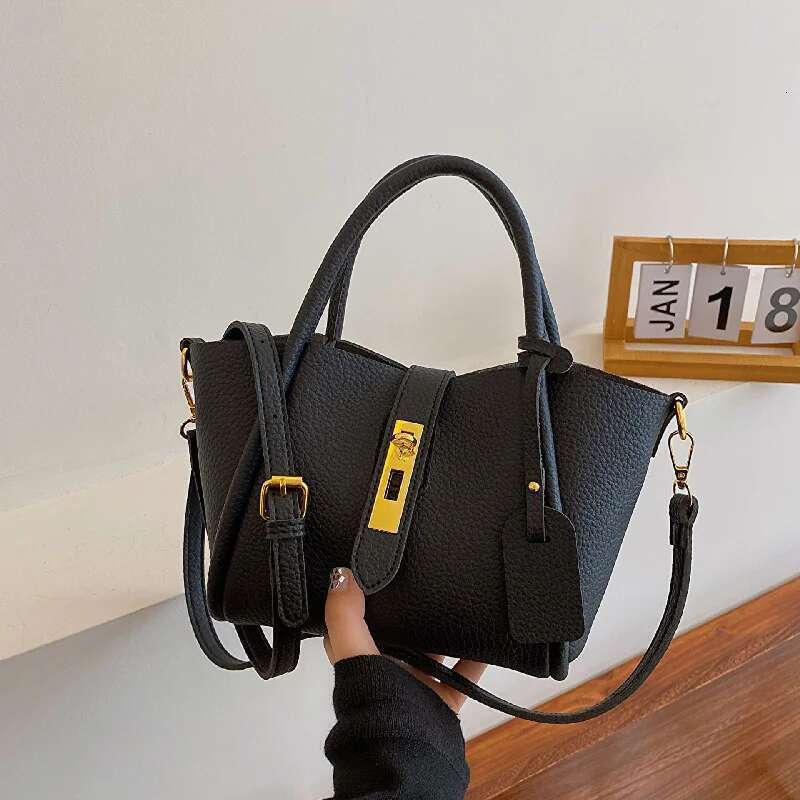 New Shopping Basket Cross-border Fashion Shoulder Messenger Joker Simple Small Female High-grade Commuter Bag Bucke