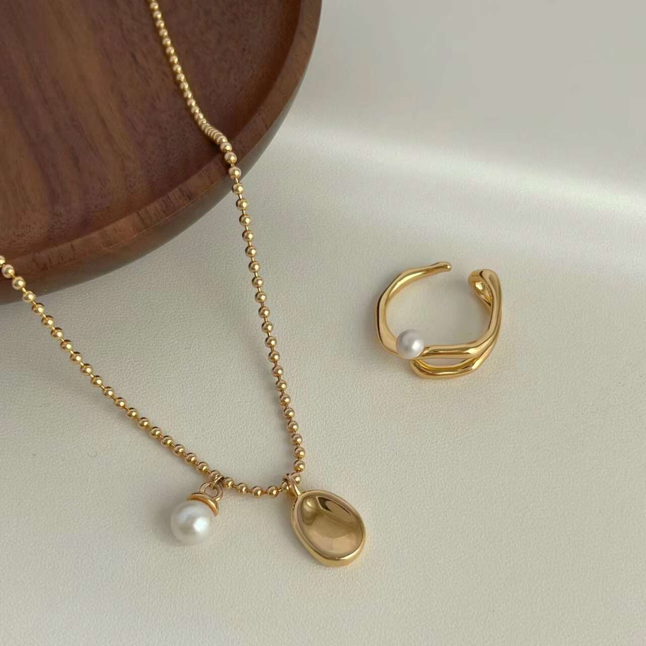 Women's gold-plated chain pearl necklace with fashionable temperament