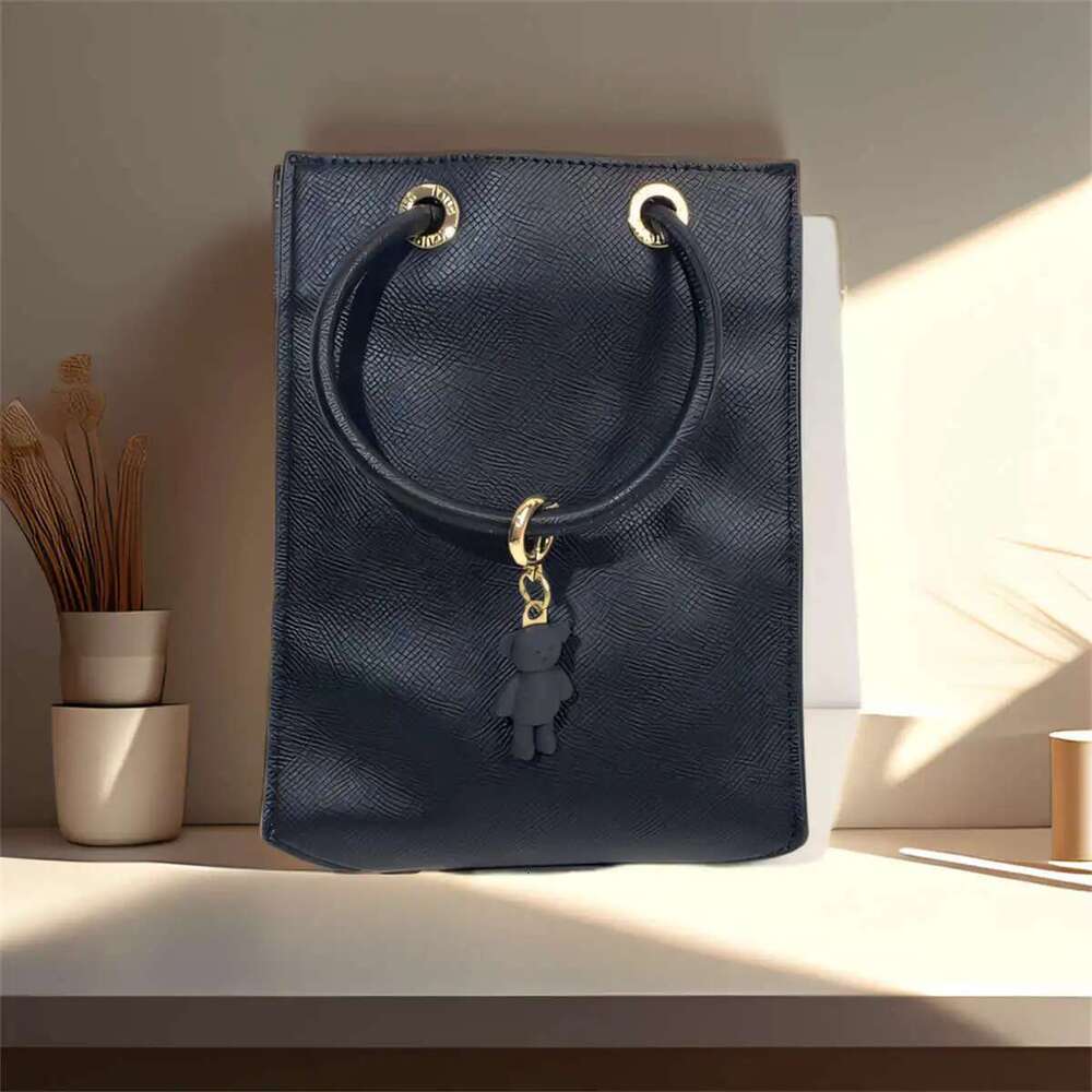 Hot Selling High-capacity Tours Handbag, Women's Commuting Bag, Fashionable and Versatile