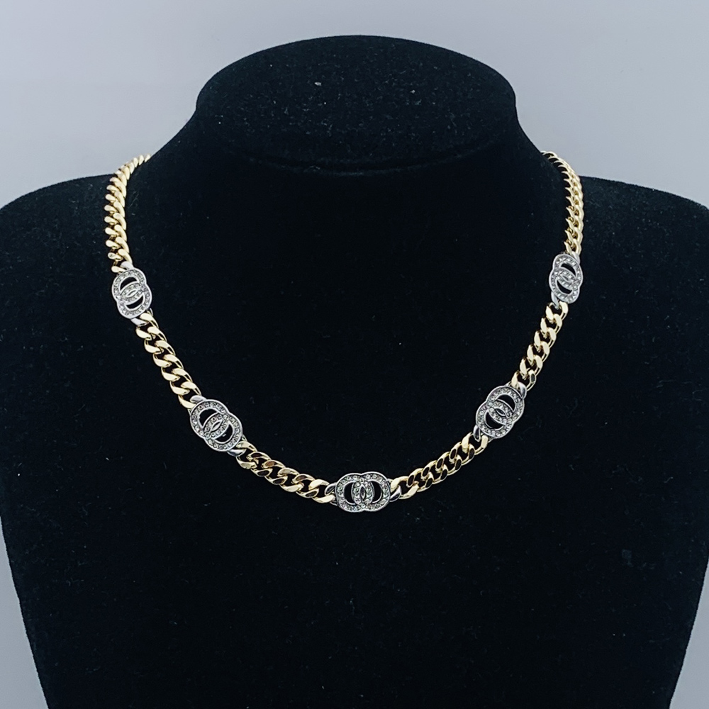 Gorgeous Gold Tone Chain Necklace with Crystal Embellished Links Copper Material Chic Fashion Jewelry for Women Elegant Accessory for Special Occasions