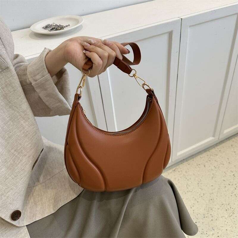 High Beauty French Bags for Women 2025New Fashionable Niche Underarm Bag Versatile Ins Single Shoulder Net Red Envelope