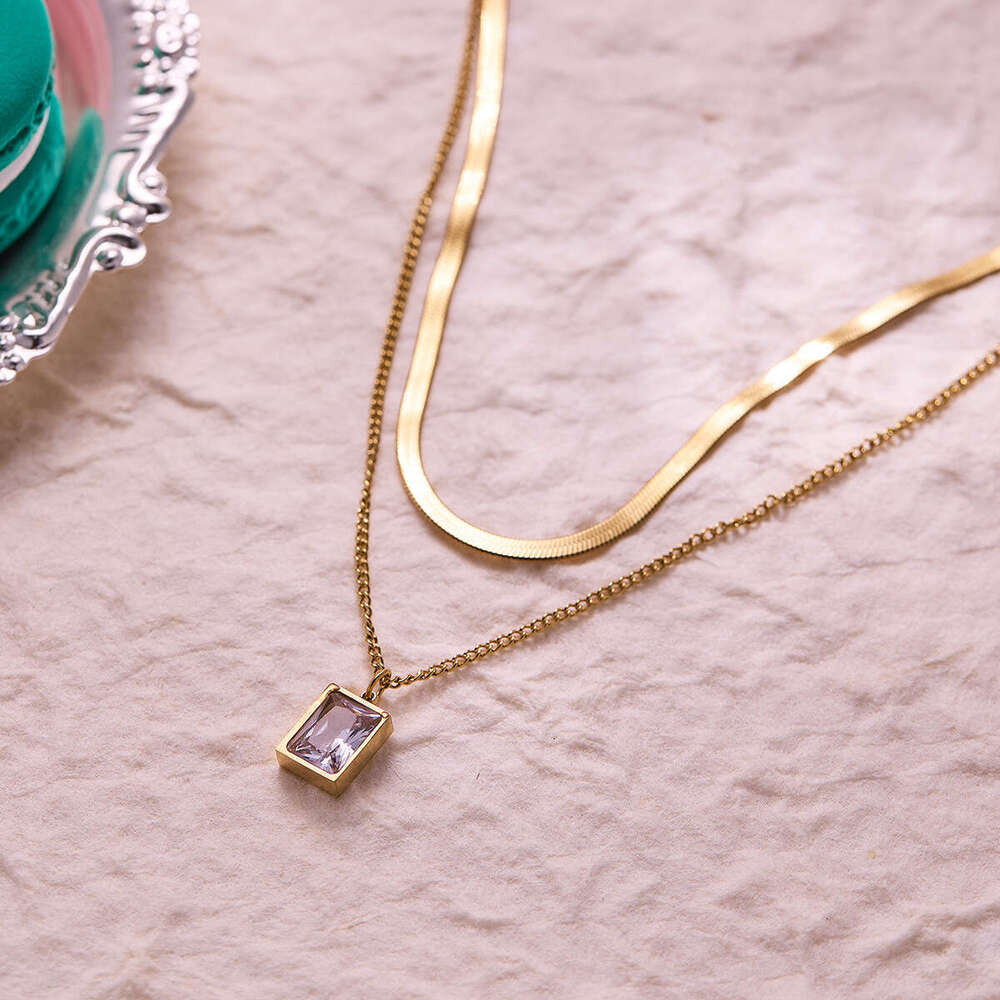 Designer jewelry luxury necklace 18K gold double-layer titanium steel lock chain women's retro high-end feeling blade chain zircon crystal pendan