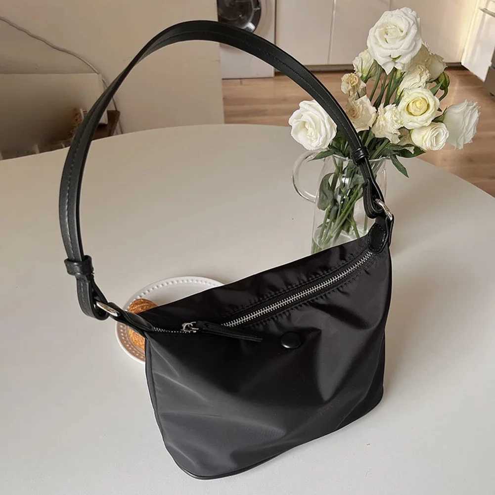 Womens Nylon Hobo Bag Nylon Crossbody Bag Zipper Lightweight Shoulder Bag Solid Color Chic Large Capacity Coin Key PurseXJ250512