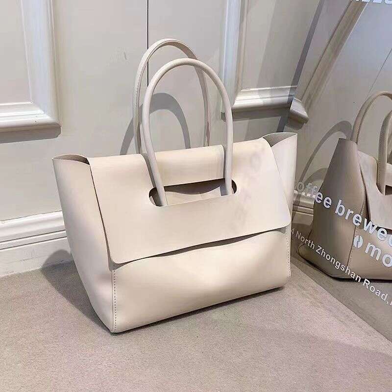 High end Women's 2025 New Trendy Korean Edition Large Capacity Handbag Fashion Commuter Tote Bag