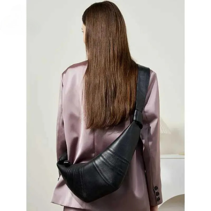 New Free Delivery New Retro Sheepskin Dumpling French Croissant Fashion Horn Bag Chest Bag Trendy Niche Net Handheld Wen Large Capacity Z250317 Design