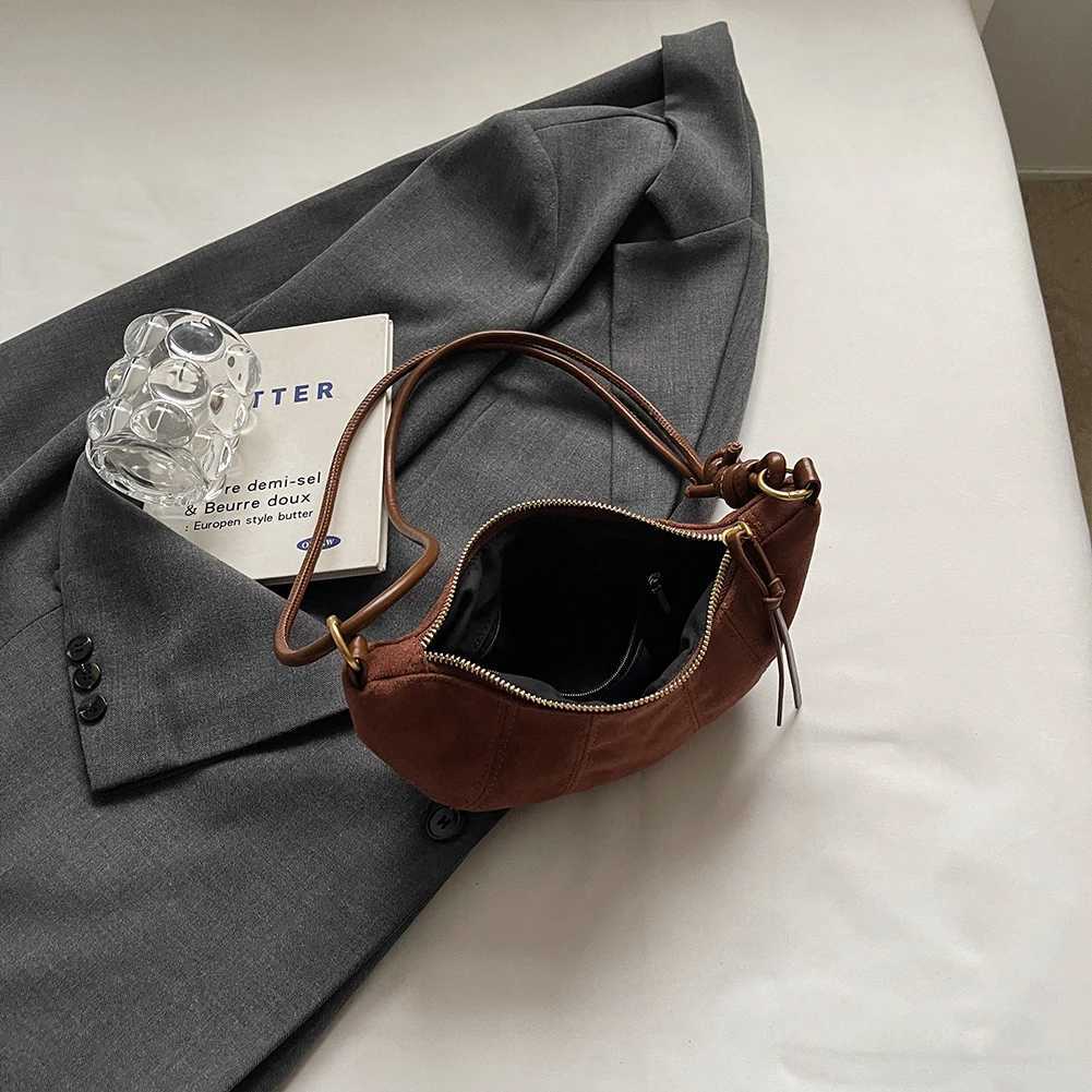 Shoulder Bag for Women Zipper Closure Underarm Bag Leather Vintage Crescent Bag Solid Clutch Purse for Work Travel Z250512