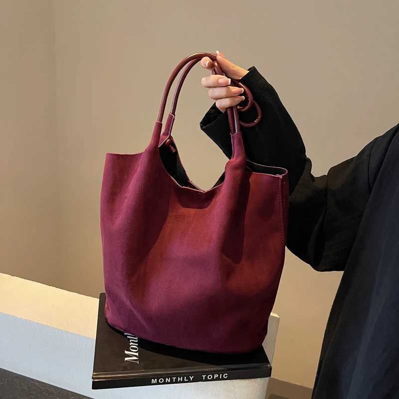 Womens Suede Shoulder Bag Stylish Crossbody Bag Solid Color Chic Hobo Bag Adjustable Strap Casual Tote Purse Vintage Satchel BagXJ250512