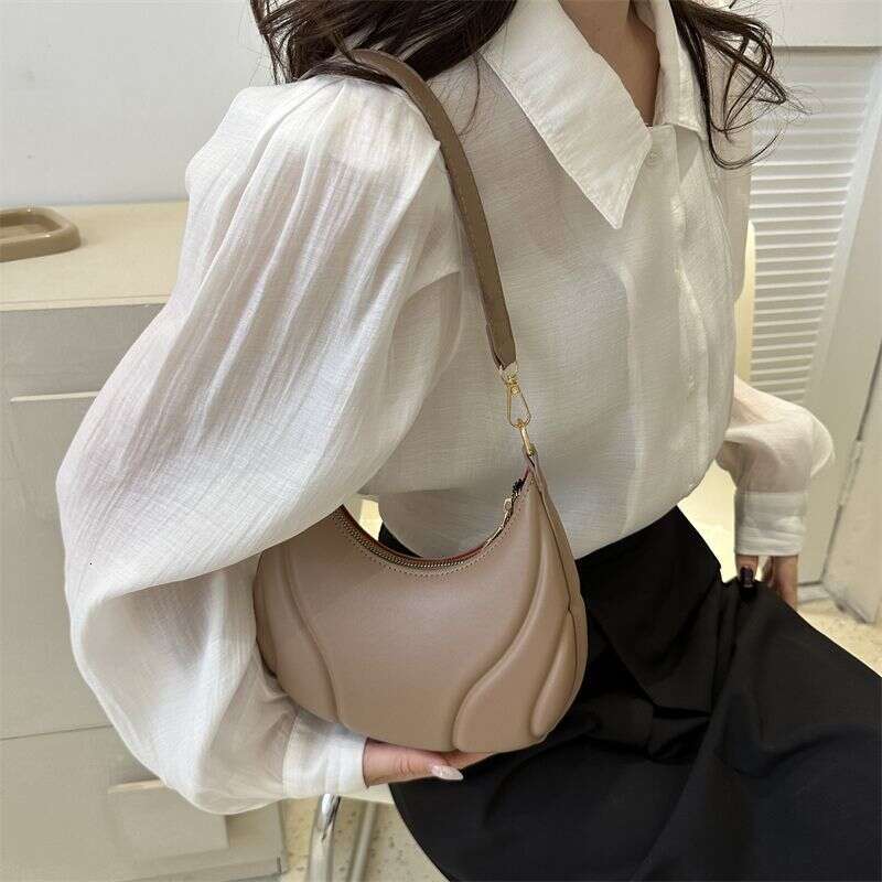 High Beauty French Bags for Women 2025New Fashionable Niche Underarm Bag Versatile Ins Single Shoulder Net Red Envelope