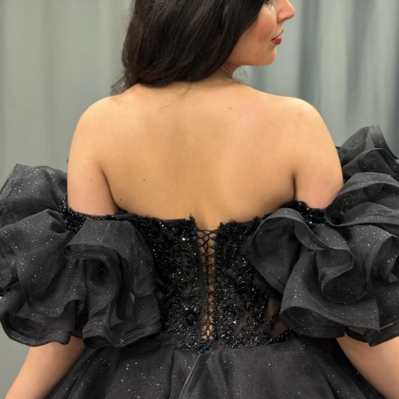 Black Shiny Quinceanera Dresses Off Shoulder Ball Gown Sweet 16 Dress Beading Tiered Tull Birthday Party Vestidos 15 De Anos