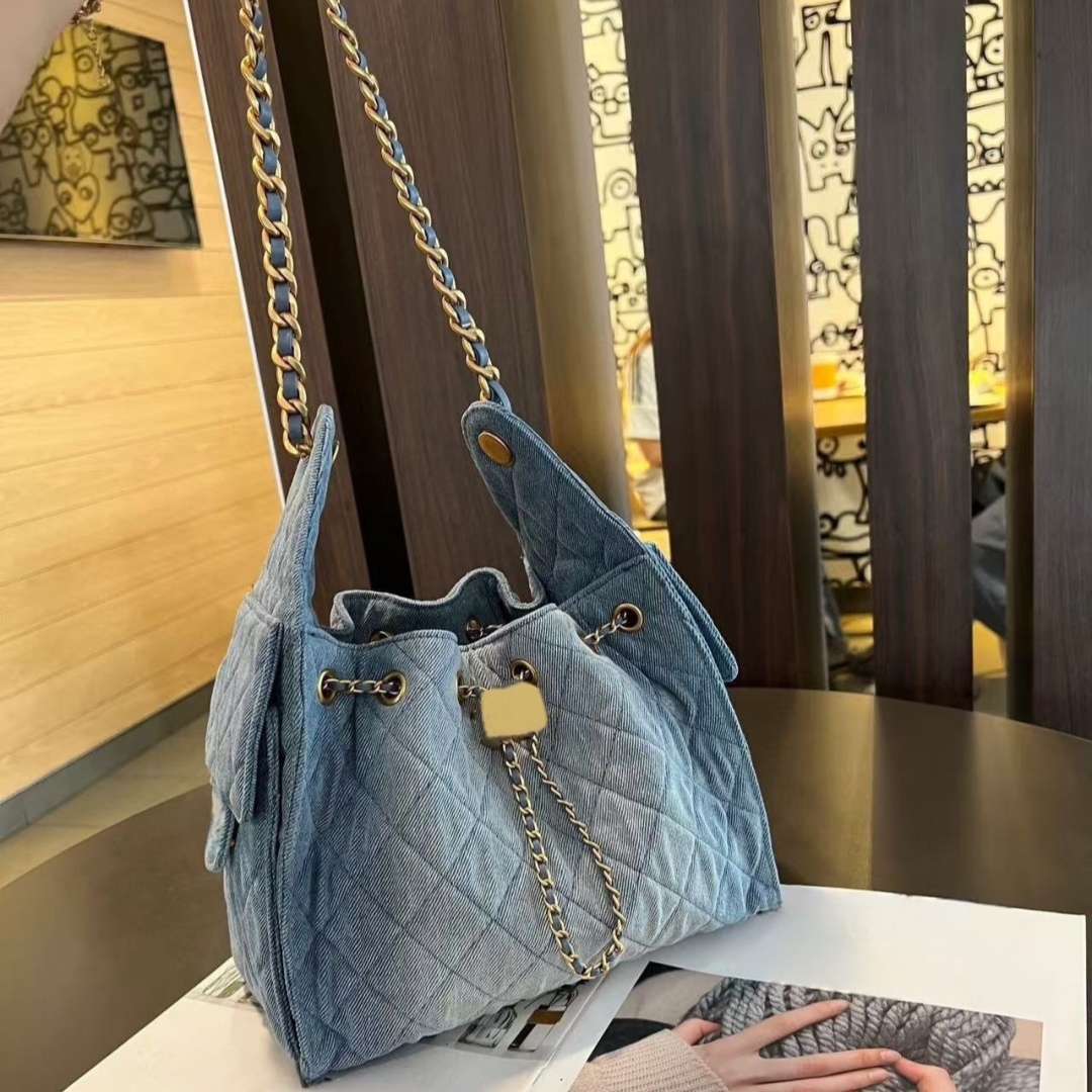 Blue Denim 25 Bag Luxury Designer Hobo Bucket Bag for Women Adjustable Drawstring Chain Strap Crossbody Purse with Two Side Pockets Size 30 x 26 cm