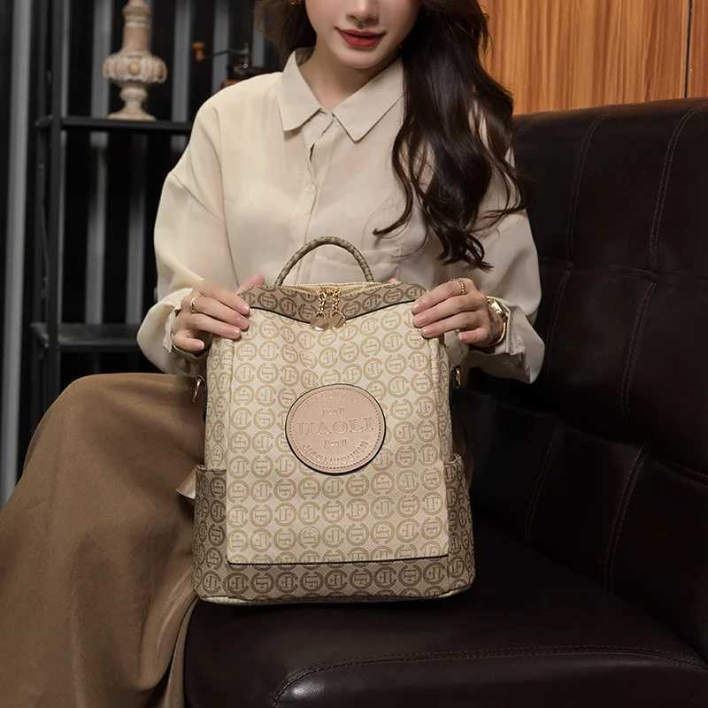 Fashionable European and American Large-Capacity Womens Backpack Versatile Travel Womens Shoulder Bag Printed Decoration Z250512
