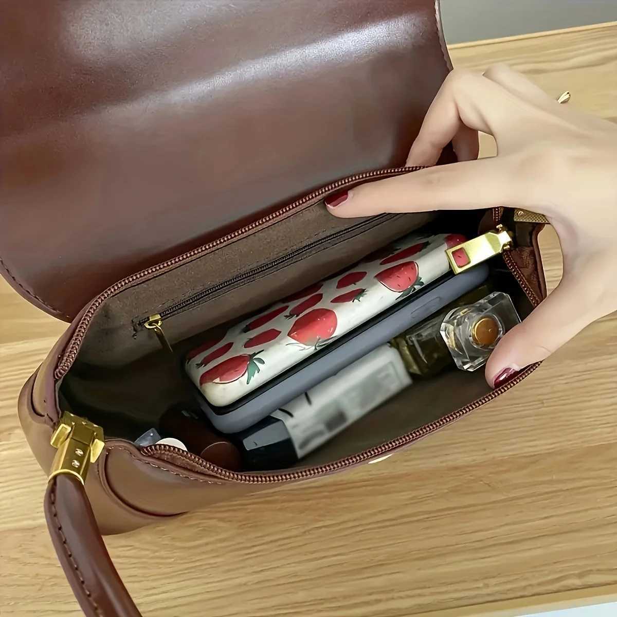 Womens Bag High Feeling Fashion Style PU Material Shoulder Bag Retro Baguette Underarm Bag HundredW250512