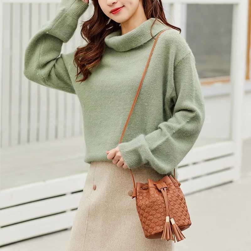 Chic Embossed Tassel Bucket Bag Simple Small Handbag Shoulder Crossbody Bag Stylish Phone Coin Purse Suitable for Everyday Use Z250512