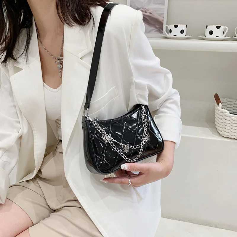 2023 New Trendy Vintage Women Messenger Bag PU Leather Butterfly Chain Pure Color Zipper Handbag Fashion Underarm Bags Z250512