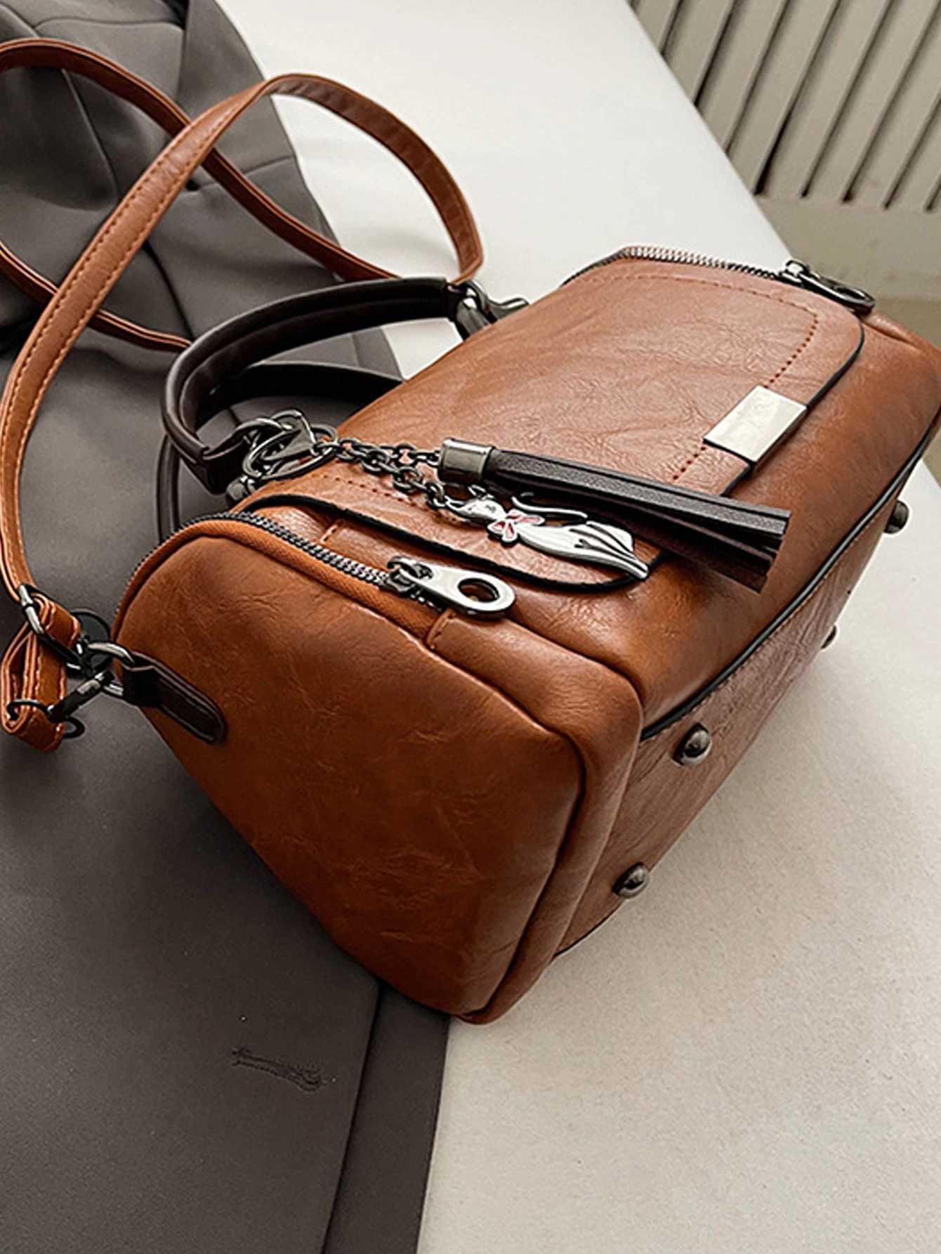 Tassel decorated womens large capacity handbag fashionable zipper crossbody bag with detachable shoulder strapW250512