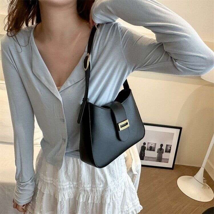 Advanced design baguette bag for women 2025 new niche fashion single shoulder armpit texture versatile