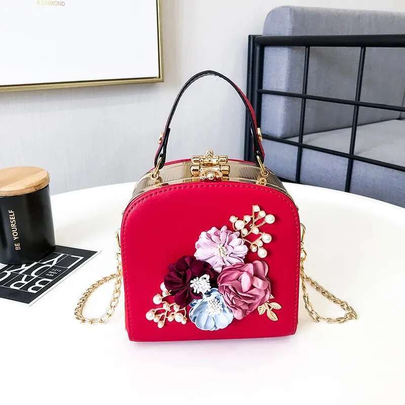 2024 Metal Clip Small Square Bag New Fashion Dinner Flower Diagonal Handbag Shoulder Bags 822