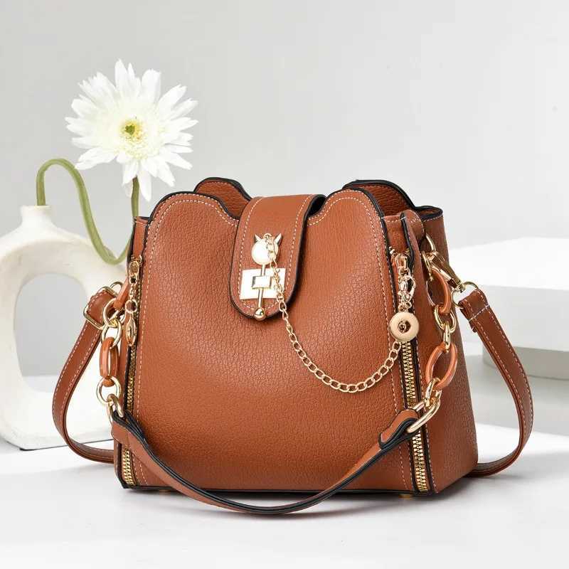 New Women Shoulder Bag for 2025 Luxury Designer Handbag Luxury Design Small Square Bucket Bags Flip Over Womens Crossbody BagW250512