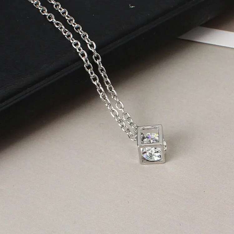 ZHEGUOYAOLU Geometric Cubes Necklace