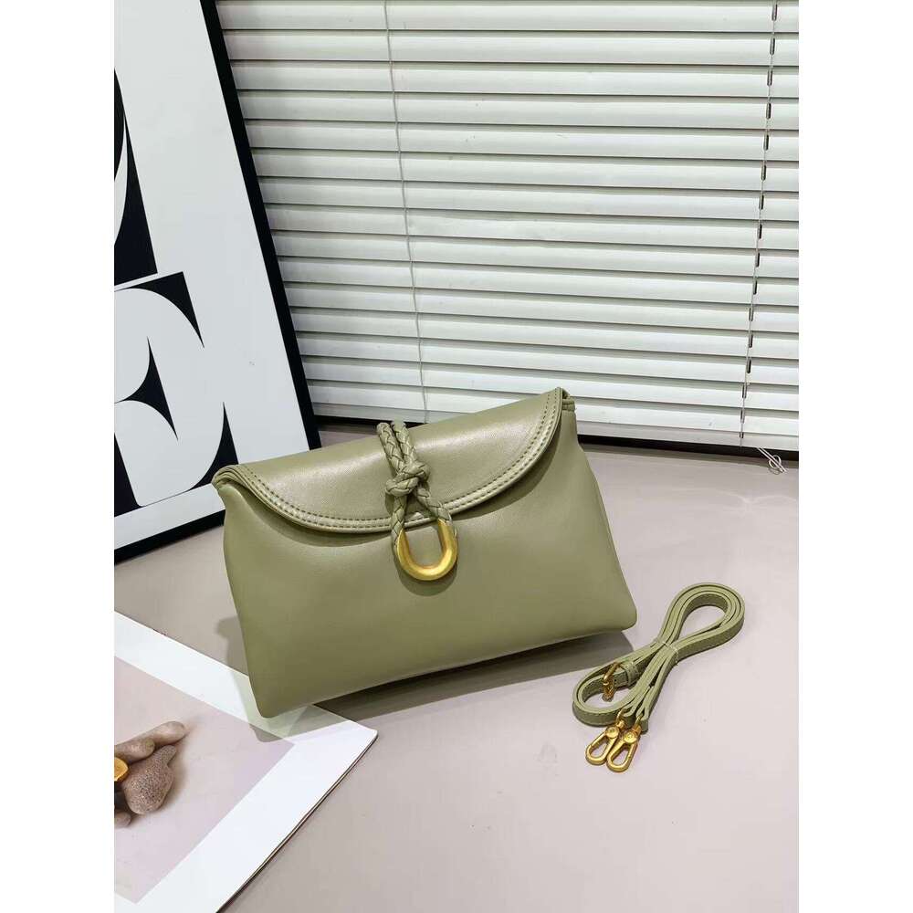 Designer New Smooth Leather Envelope Texture Handbag Liberta Knitted Commuter Shoulder Cross Bag