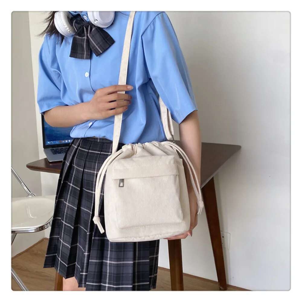 2024 New Women Middle Shoulder Korean Style Drawstring Bucket Casual Light Youth Crossbody Bag Whole Sale