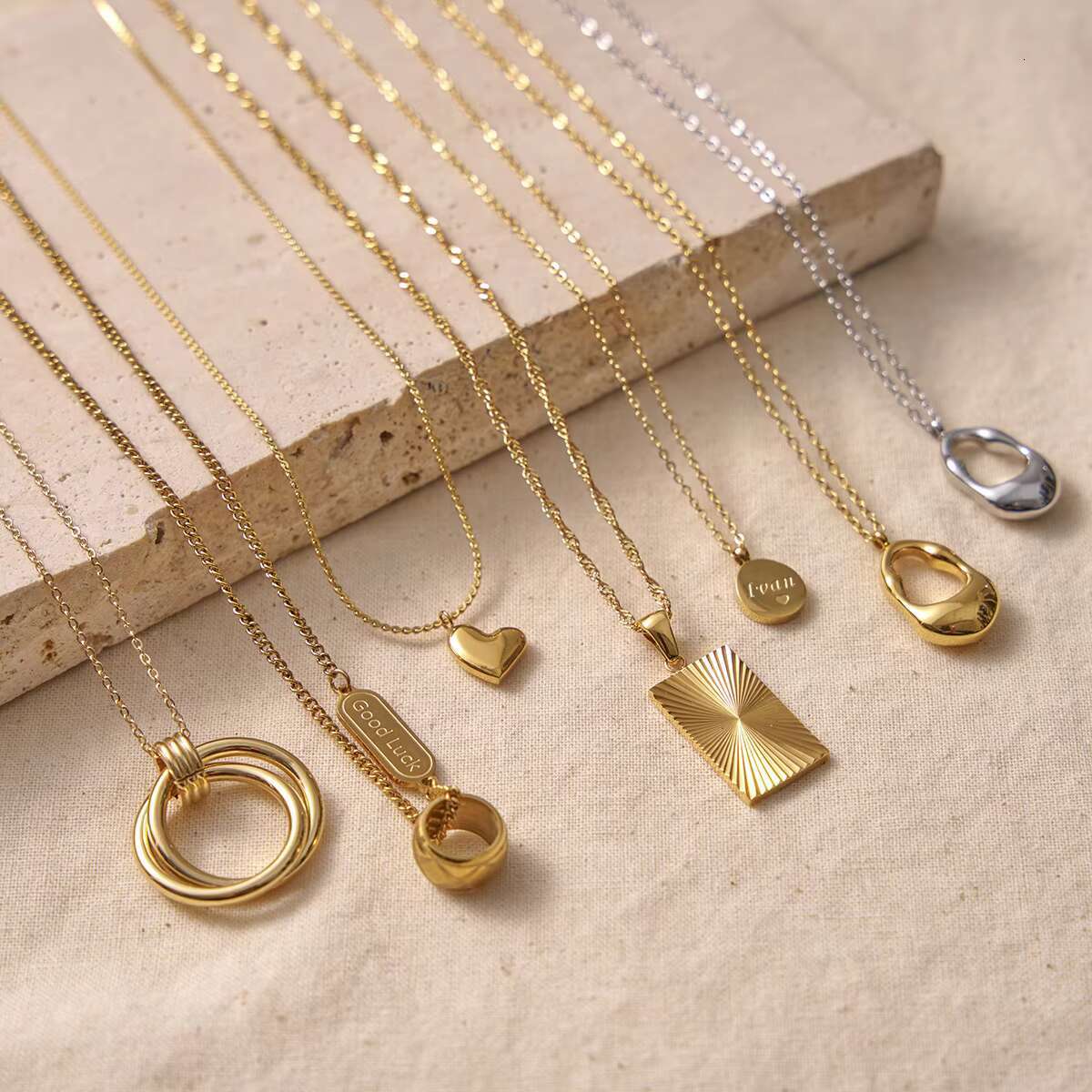 Hot selling jewelry, gold-plated pendant necklace, fashionable matte jewelry necklace