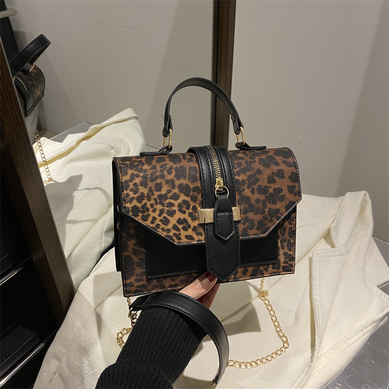 Free Delivery Designer Bag Winter Women's 2025 New Trendy Korean Version Leopard Print Hand Held Shoulder Versatile Chain Diagonal Span Small Squ