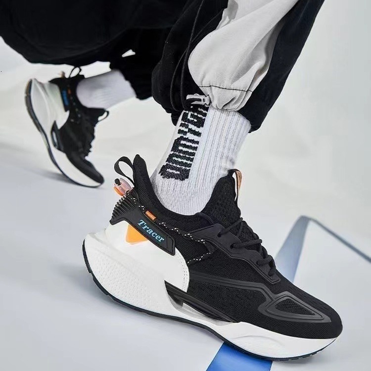 Designer's new soft soled breathable sports and leisure running shoes, woven mesh Korean version multifunctional fashion shoes, men's white 