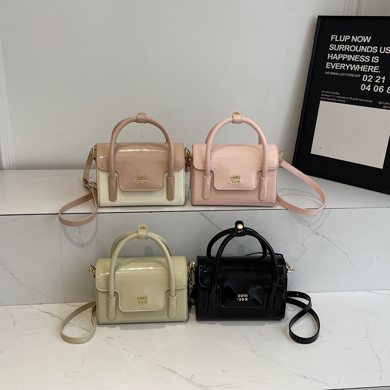 This year's popular hand-held small square women's 2025 summer new simple shoulder commuting crossbody bag