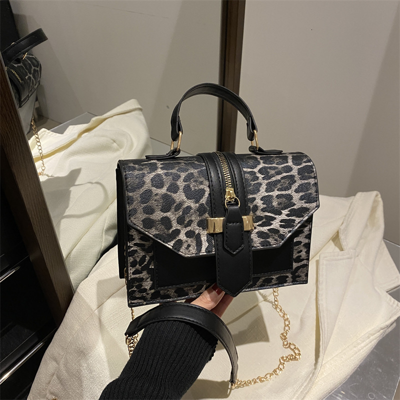 Free Delivery Designer Bag Winter Women's 2025 New Trendy Korean Version Leopard Print Hand Held Shoulder Versatile Chain Diagonal Span Small Squ