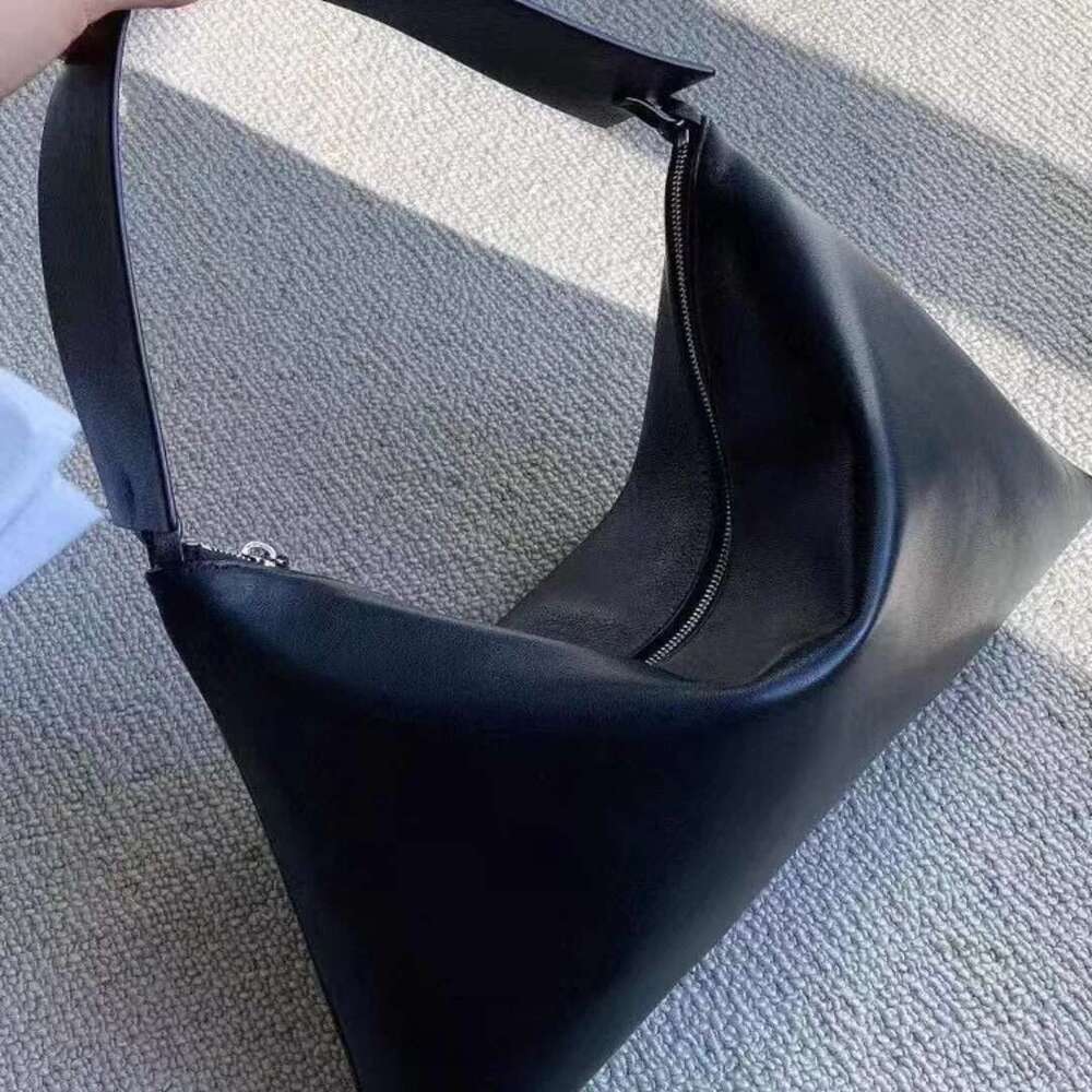VOAETEC High-Quality Underarm 2025 New Niche Design Contrasting Color Triangular Sheepskin Tote Shoulder Bag