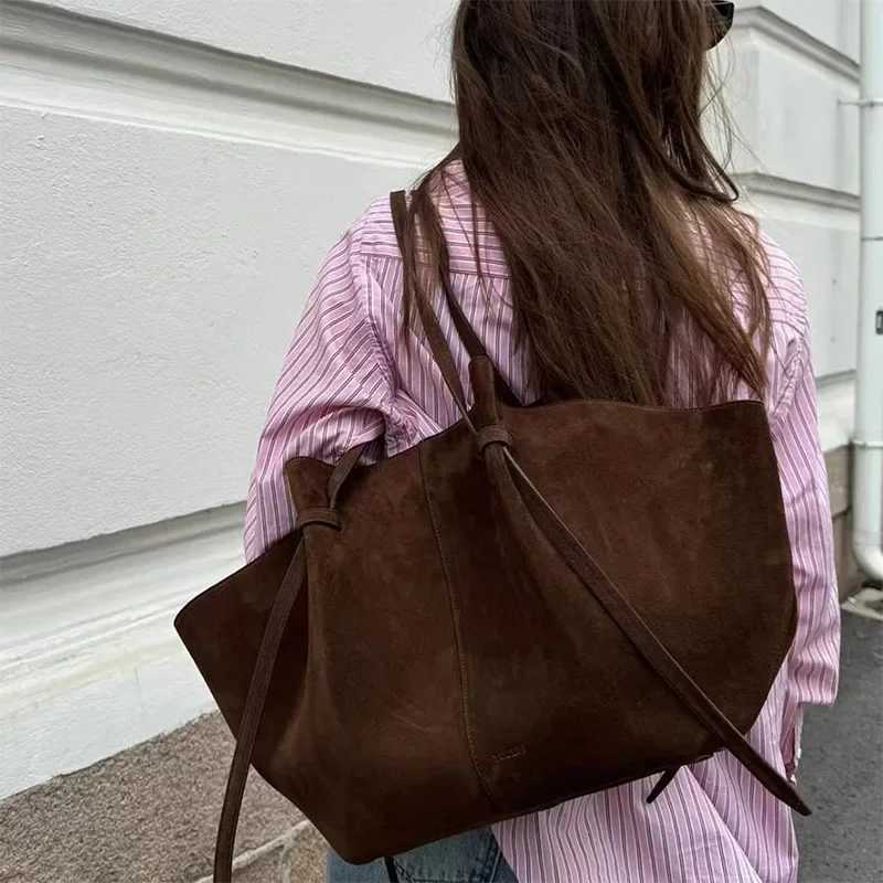 Womens Shoulder Bag Suede Nubuck Large Capacity Hand-held Wing Tote Bag Designer Long Shoulder Strap Shopping Roomy Bags NewW250513