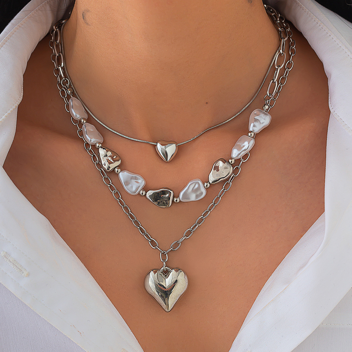 Fashionable Layered Heart Pendant Jewelry Set With Discreetly Placed Imitation Pearls