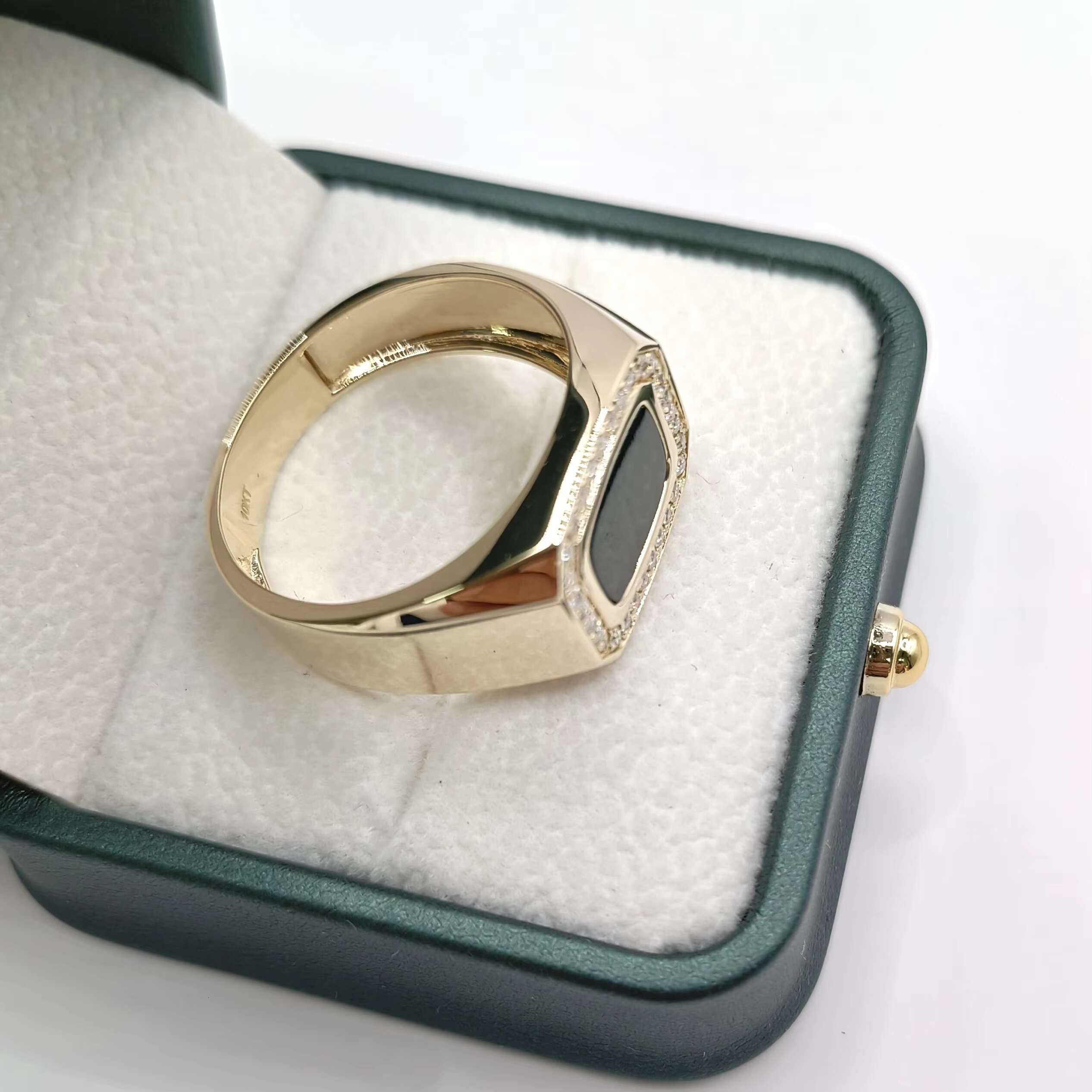 =ONYX Center Small Moissanite CU 8x10.0mm RD 1.3mmx300pcs US 12.50 10k Yellow Gold Rings Band for Weddings Men