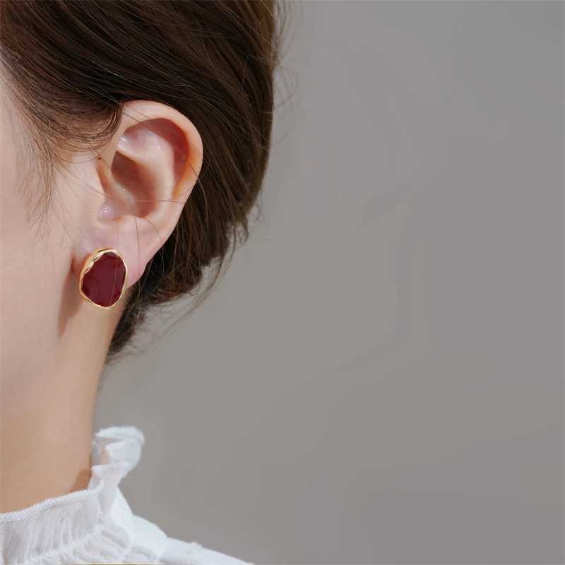 New Trend Wine Red Enamel Womens Stud Earrings Geometric Statement Female Small Earrings Unique Design Unusual Earrings Y250510