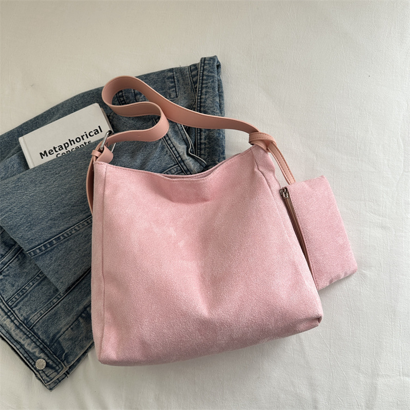 Style Free Delivery Designer Bag Korean 2025 Winter New Large Capacity Commuter Single Shoulder Bucket Simple Mother And Child Fashion Tote Bag