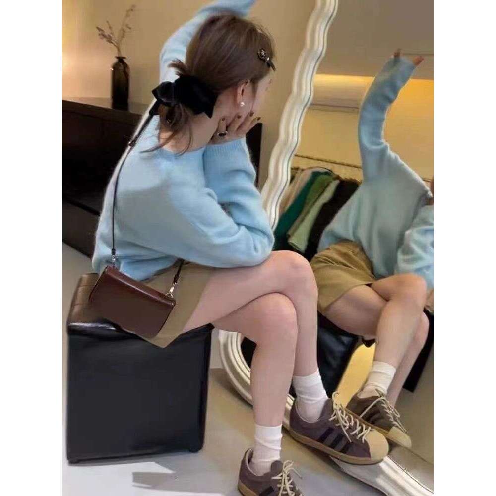 Brown small square women's new 2025 versatile crossbody exquisite and high-end tofu bag, mobile phone bag