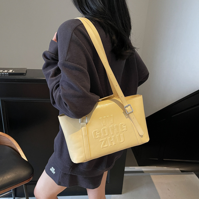 2025S Designer Korean Edition Fashion Feel Women 2025 Summer New Daily Commuter Large Capacity Single Shoulder Underarm Small Square Bag Free Shipping